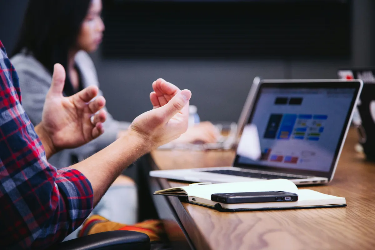 Exemples de cas pratiques de CNV au travail